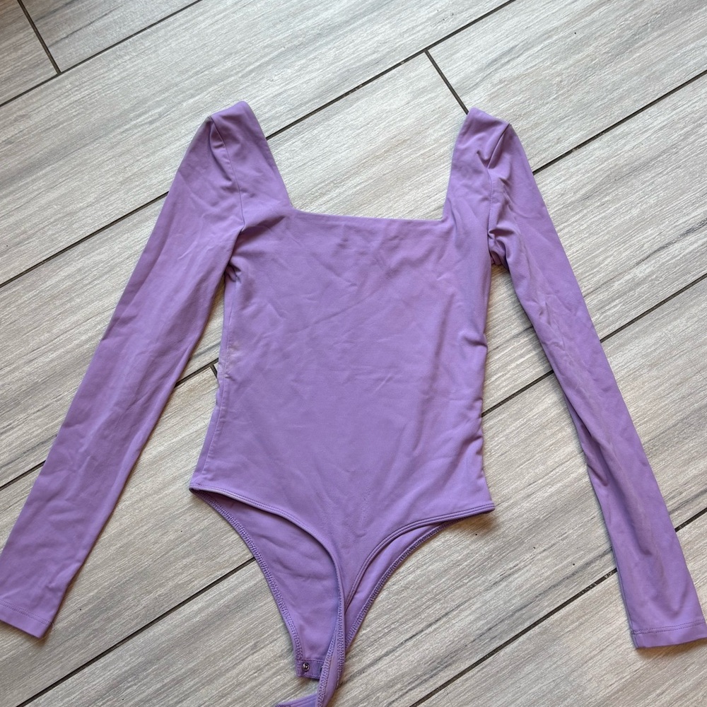 Aritzia Babaton light purple long sleeve bodysuit